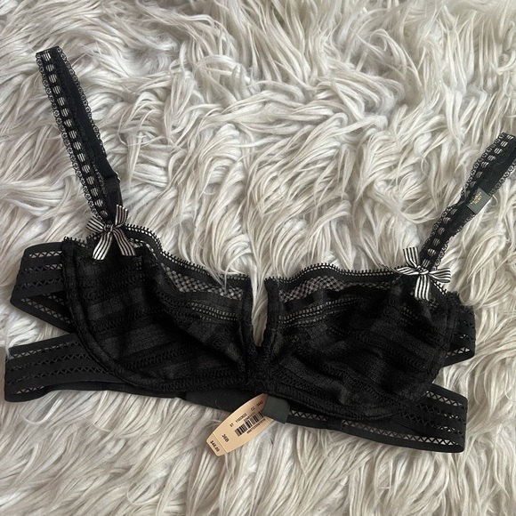 nwt victoria secret unlined bra - Picture 1 of 5